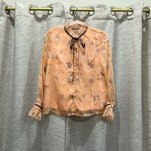 Tops - 🚨2/$10🚨Feminine floral top